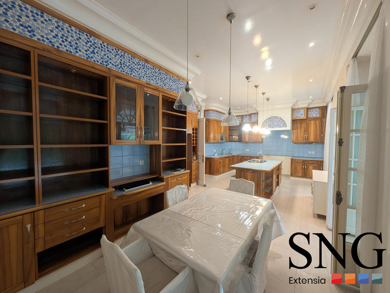 Maison - 275 m² - 6 pièces