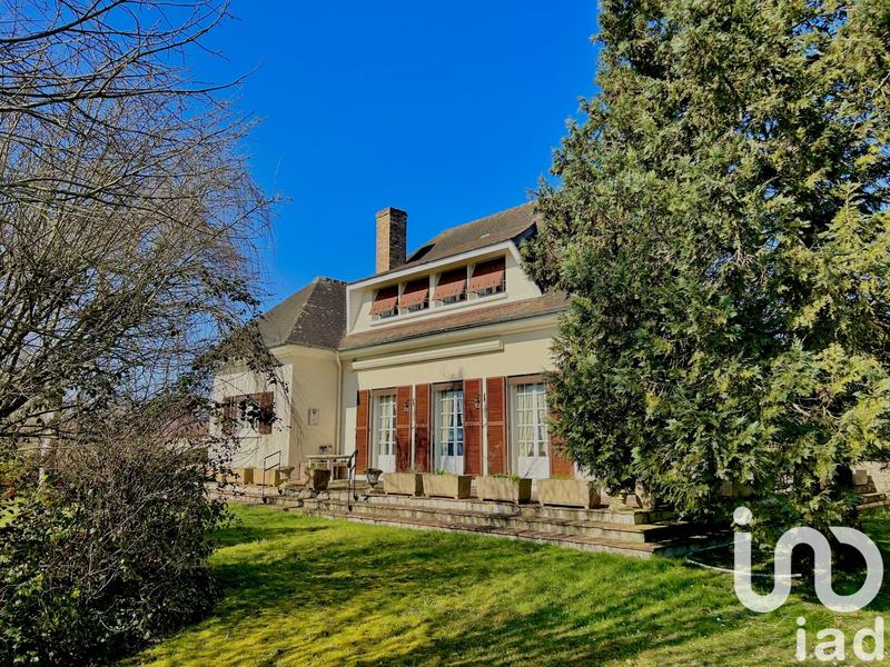 Maison - 202 m² - 8 pièces