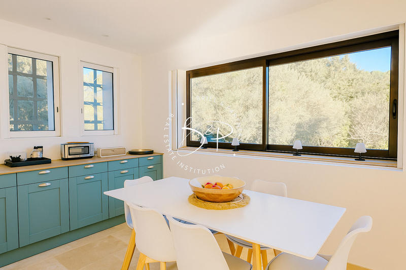 Maison - 331 m² - 8 pièces