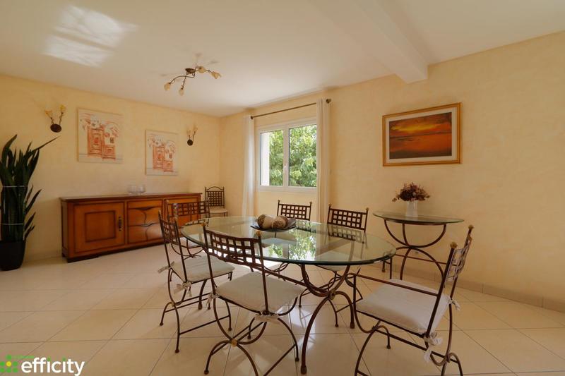 Maison - 215 m² - 7 pièces