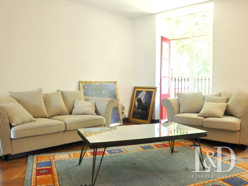 Maison - 660 m² - 25 pièces