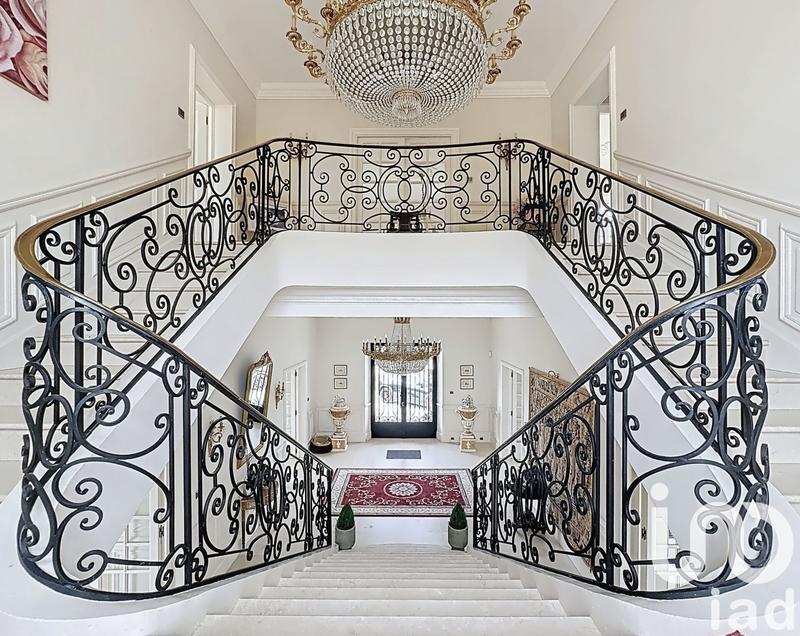 Maison - 283 m² - 9 pièces