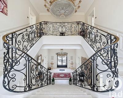 Maison - 283 m² - 9 pièces