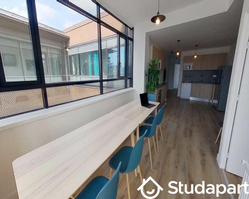 Chambre - 180 m² - 1 pièce