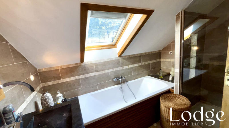 Appartement - 82 m² - 3 pièces