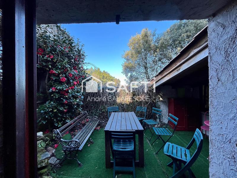 Maison - 252 m² - 10 pièces