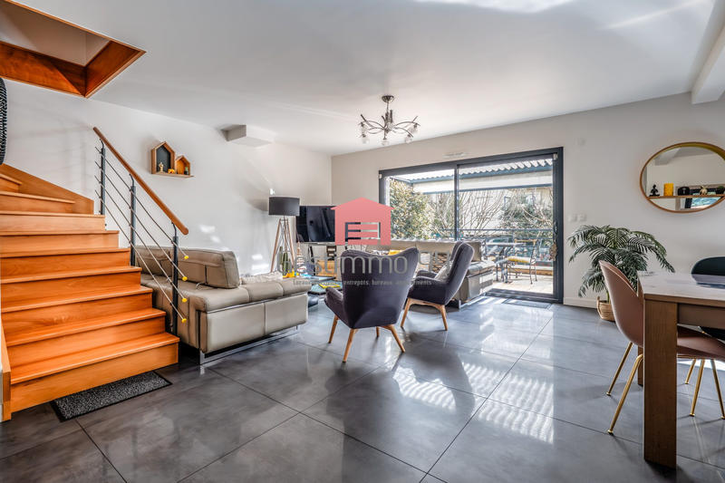 Maison contemporaine - 237 m² - 8 pièces