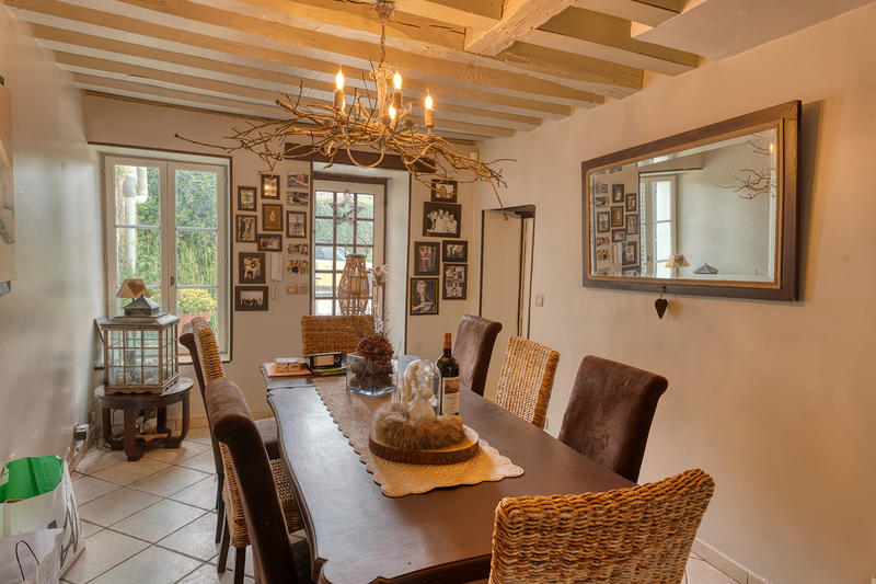 Maison - 250 m² - 7 pièces