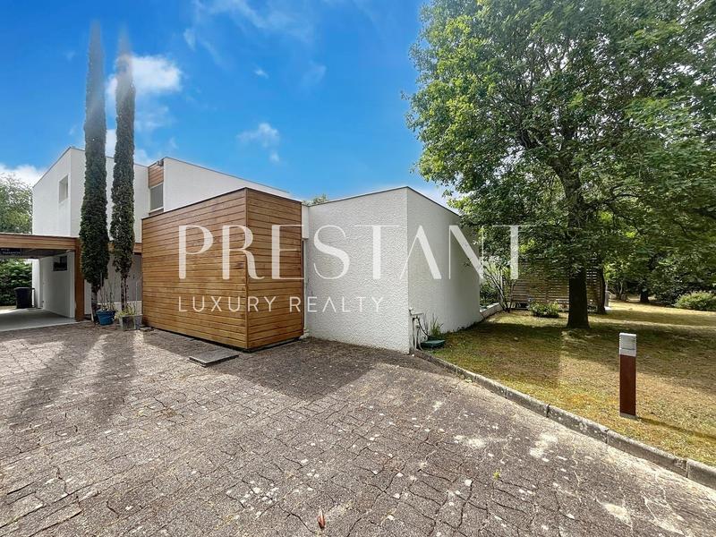 Maison - 209 m² - 6 pièces