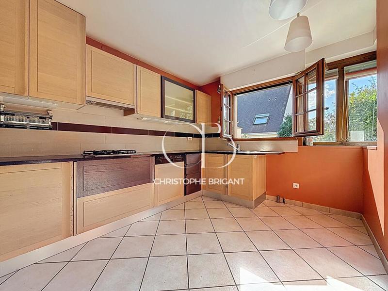 Maison - 200 m² - 8 pièces