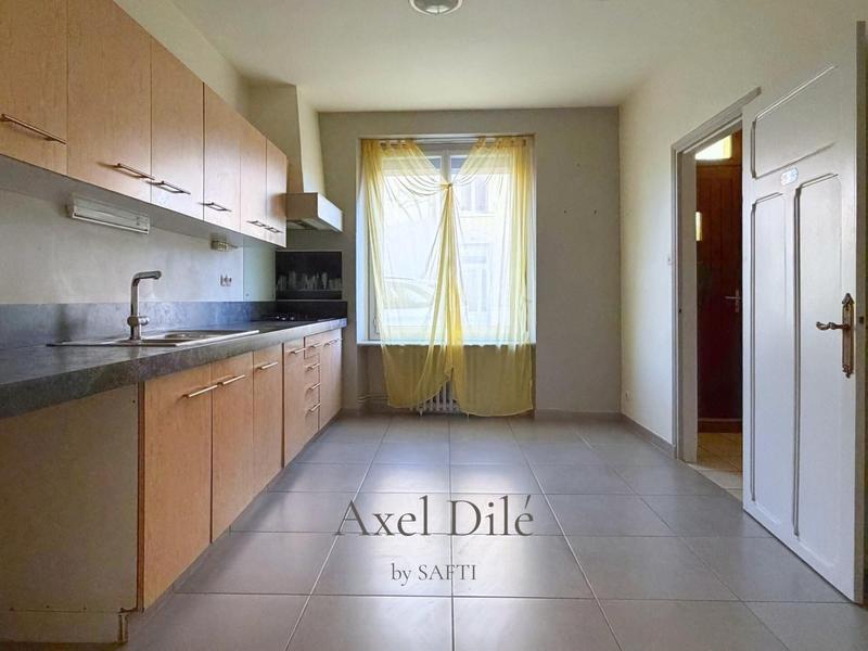 Maison - 214 m² - 8 pièces