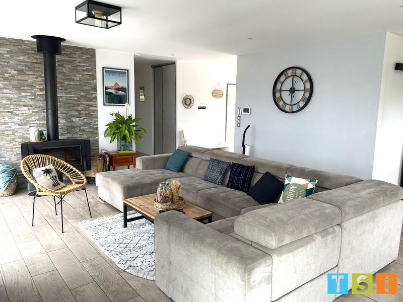 Maison - 223 m² - 8 pièces