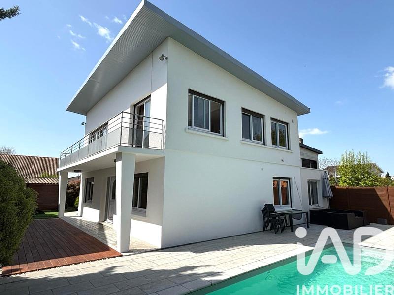 Maison - 175 m² - 8 pièces