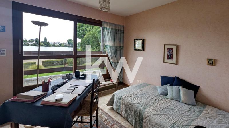 Maison - 180 m² - 8 pièces