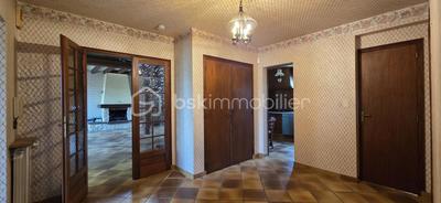 Maison traditionnelle - 198 m² - 8 pièces