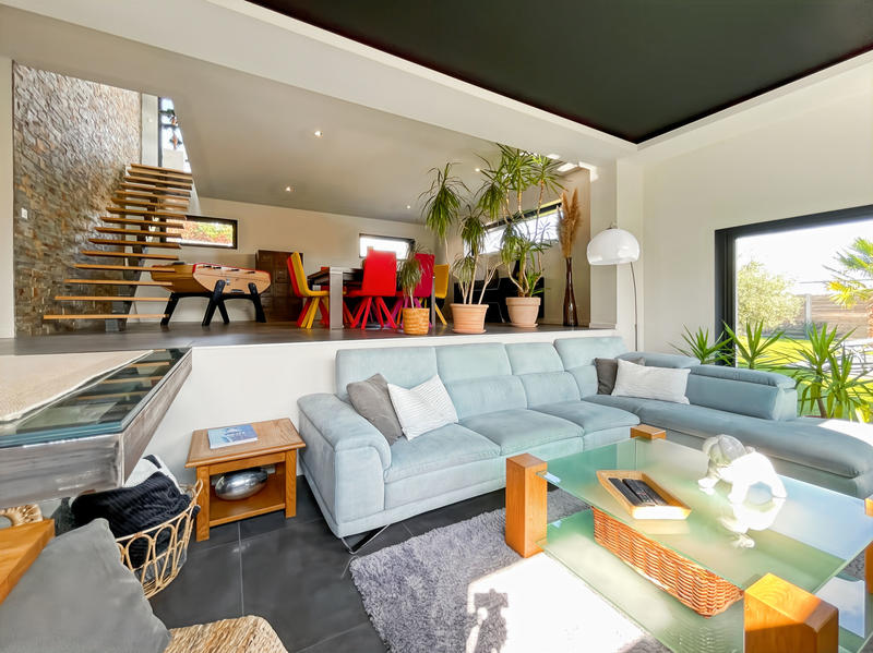 Maison - 233 m² - 7 pièces