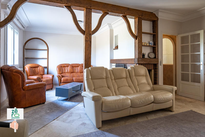 Maison - 238 m² - 10 pièces