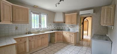 Maison - 270 m² - 10 pièces