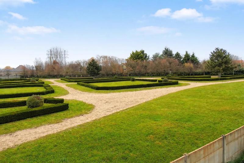 Maison - 145 m² - 9 pièces