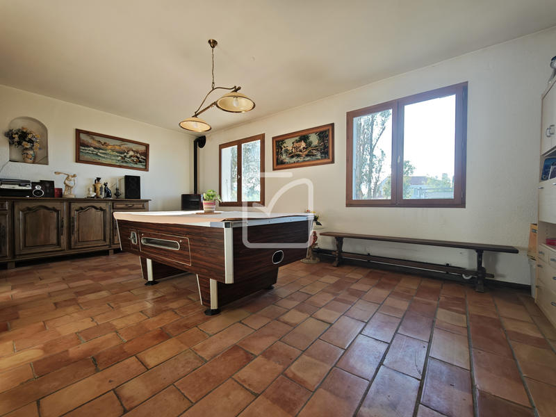 Propriété - 470 m² - 10 pièces