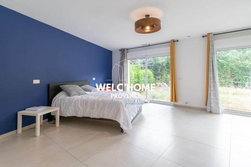 Maison - 235 m² - 7 pièces