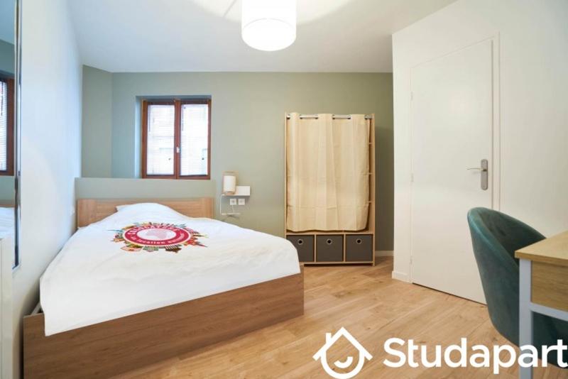 Chambre - 13 m² - 1 pièce