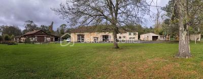 Demeure - 299 m² - 10 pièces