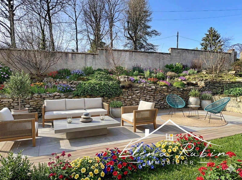 Maison - 187 m² - 8 pièces