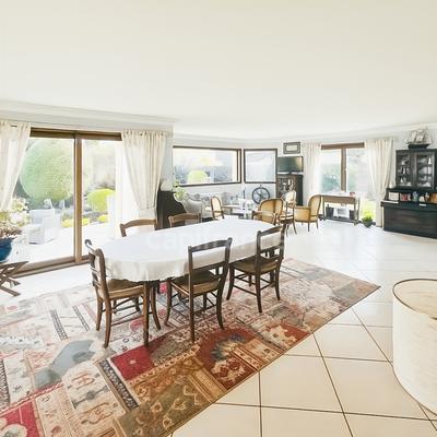 Maison - 160 m² - 7 pièces