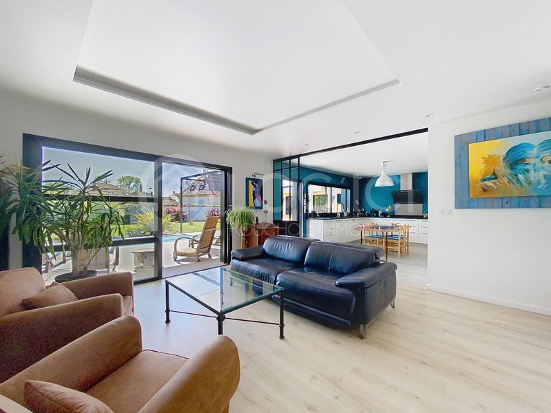 Maison contemporaine - 213 m² - 5 pièces