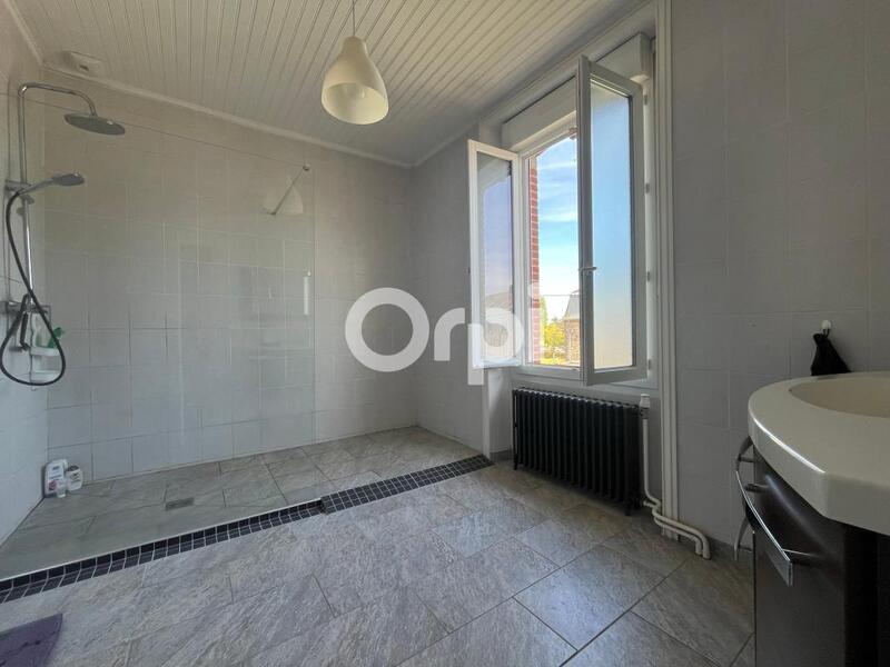 Maison - 201 m² - 7 pièces