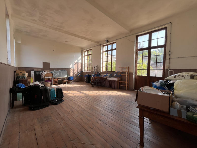 Maison - 239 m² - 7 pièces