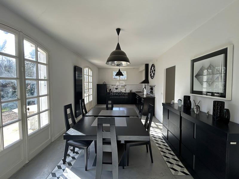 Maison - 215 m² - 9 pièces