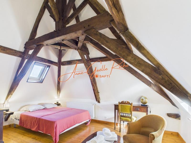 Propriété - 333 m² - 12 pièces