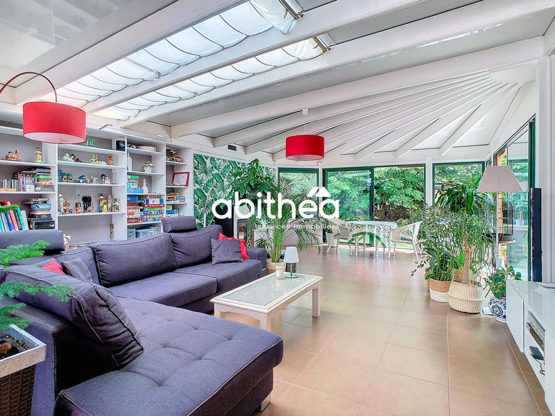 Maison - 252 m² - 10 pièces