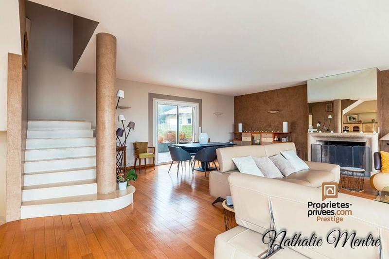 Maison - 250 m² - 7 pièces