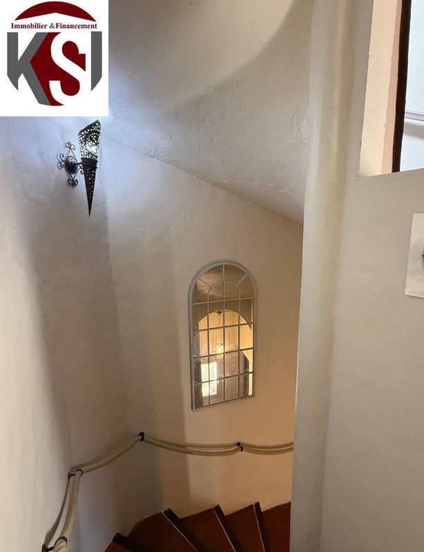 Maison - 214 m² - 6 pièces