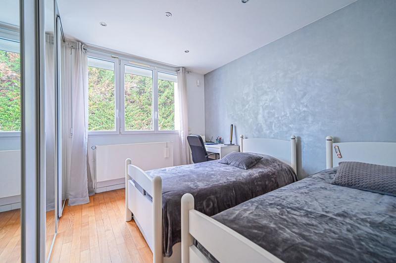 Maison contemporaine - 217 m² - 6 pièces