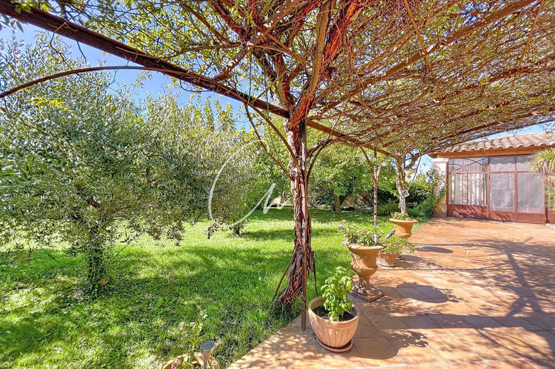 Maison - 230 m² - 7 pièces