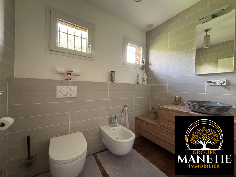 Maison - 210 m² - 7 pièces