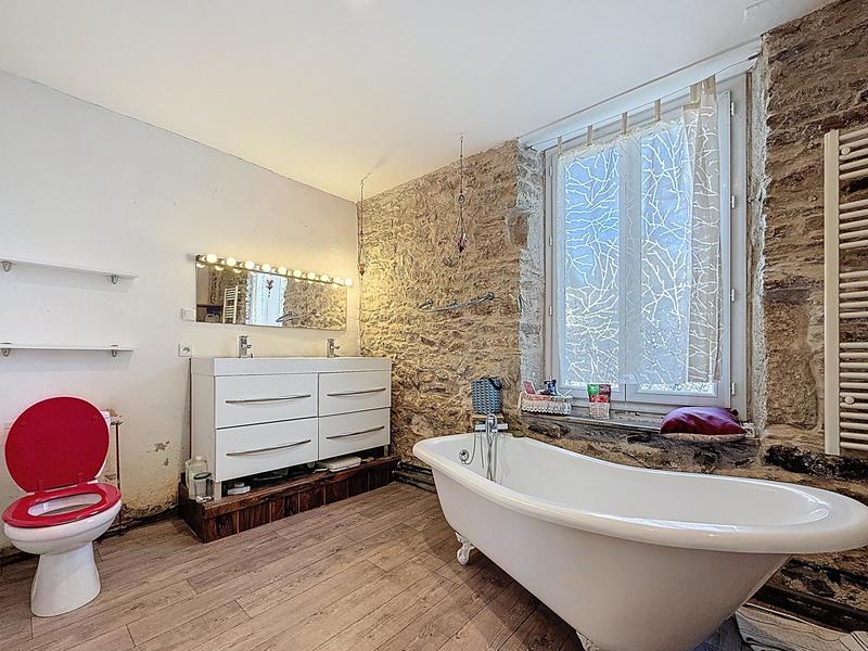 Maison ancienne - 302 m² - 12 pièces