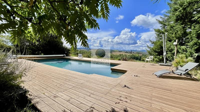 Maison - 280 m² - 9 pièces