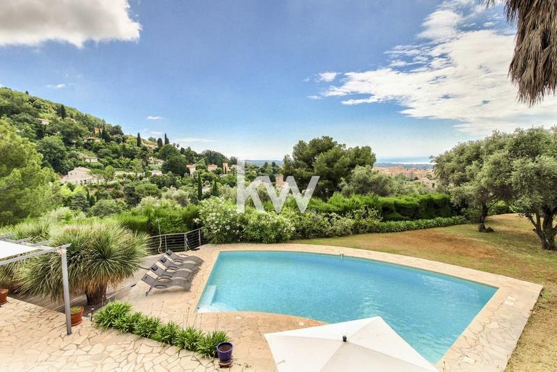 Maison - 230 m² - 8 pièces