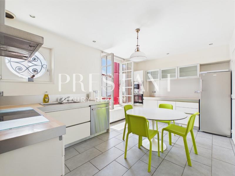 Appartement - 209 m² - 4 pièces