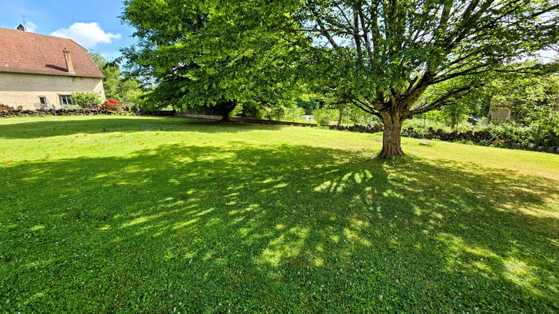 Propriété - 251 m² - 9 pièces