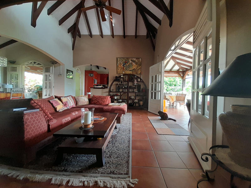 Maison - 240 m² - 9 pièces