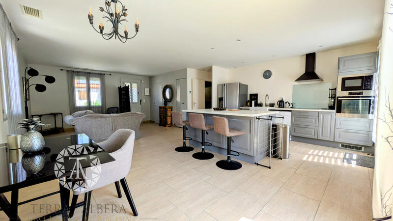 Villa - 145 m² - 6 pièces