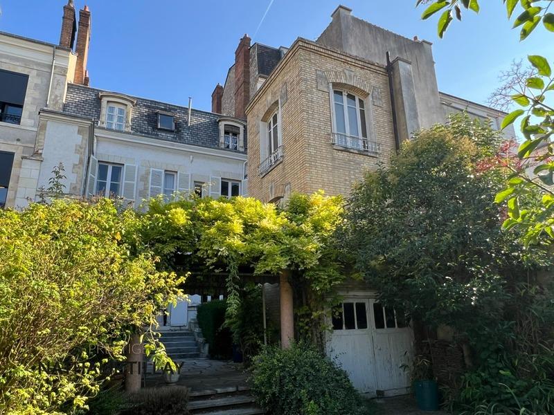 Hôtel particulier - 365 m² - 12 pièces