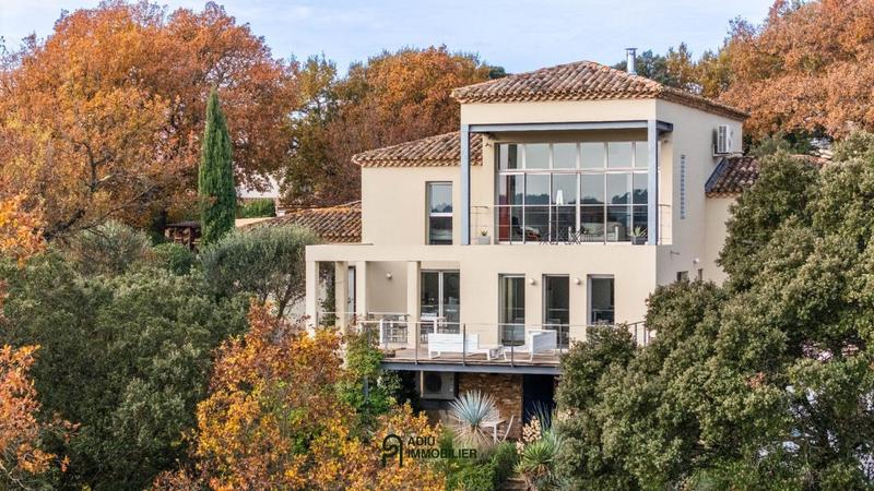 Propriété - 250 m² - 7 pièces