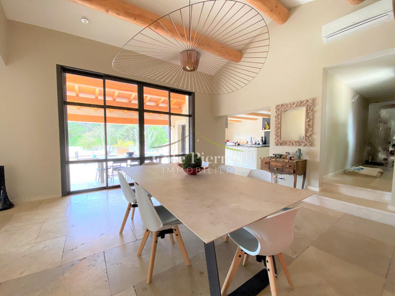 Villa - 200 m² - 6 pièces